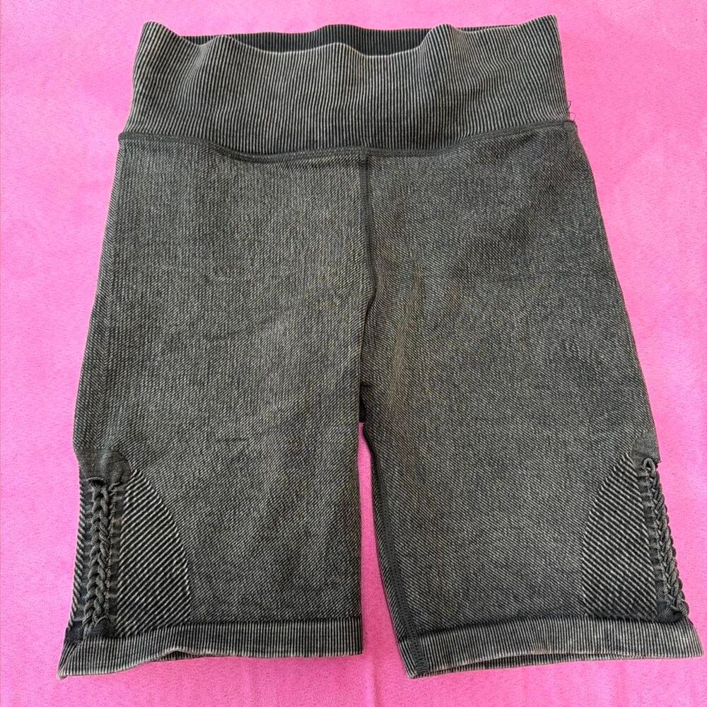 Aerie Women's Black and Grey Shorts